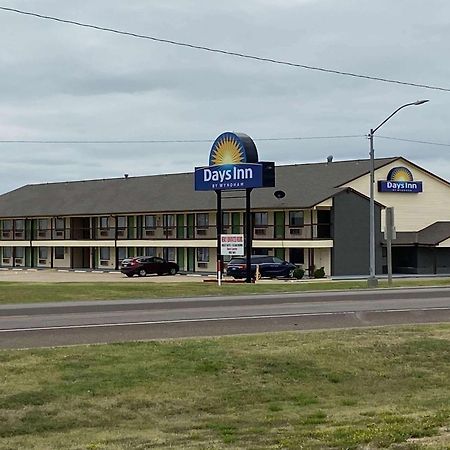 Days Inn By Wyndham Pratt Buitenkant foto