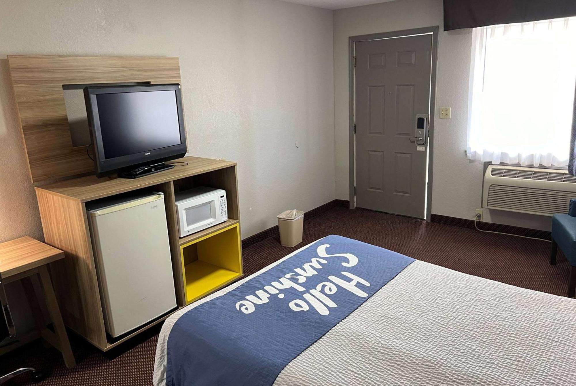 Days Inn By Wyndham Pratt Buitenkant foto