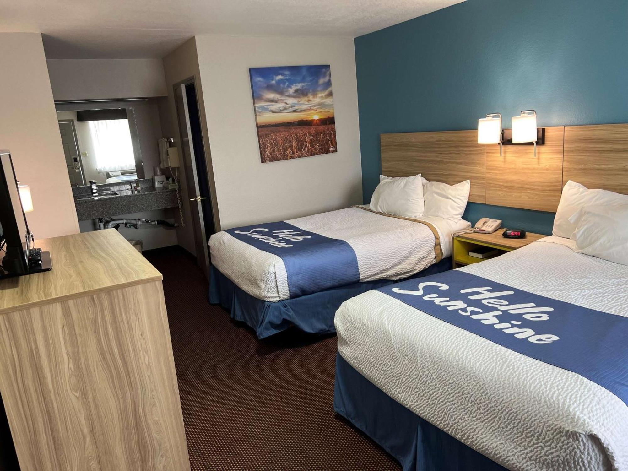 Days Inn By Wyndham Pratt Buitenkant foto