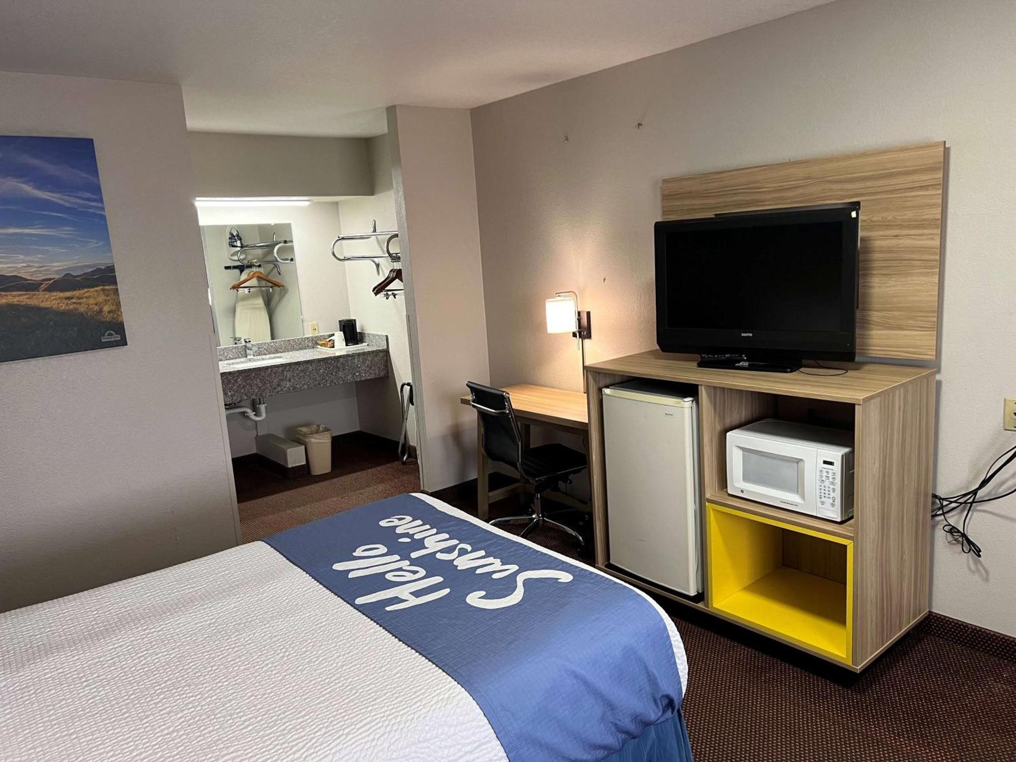 Days Inn By Wyndham Pratt Buitenkant foto
