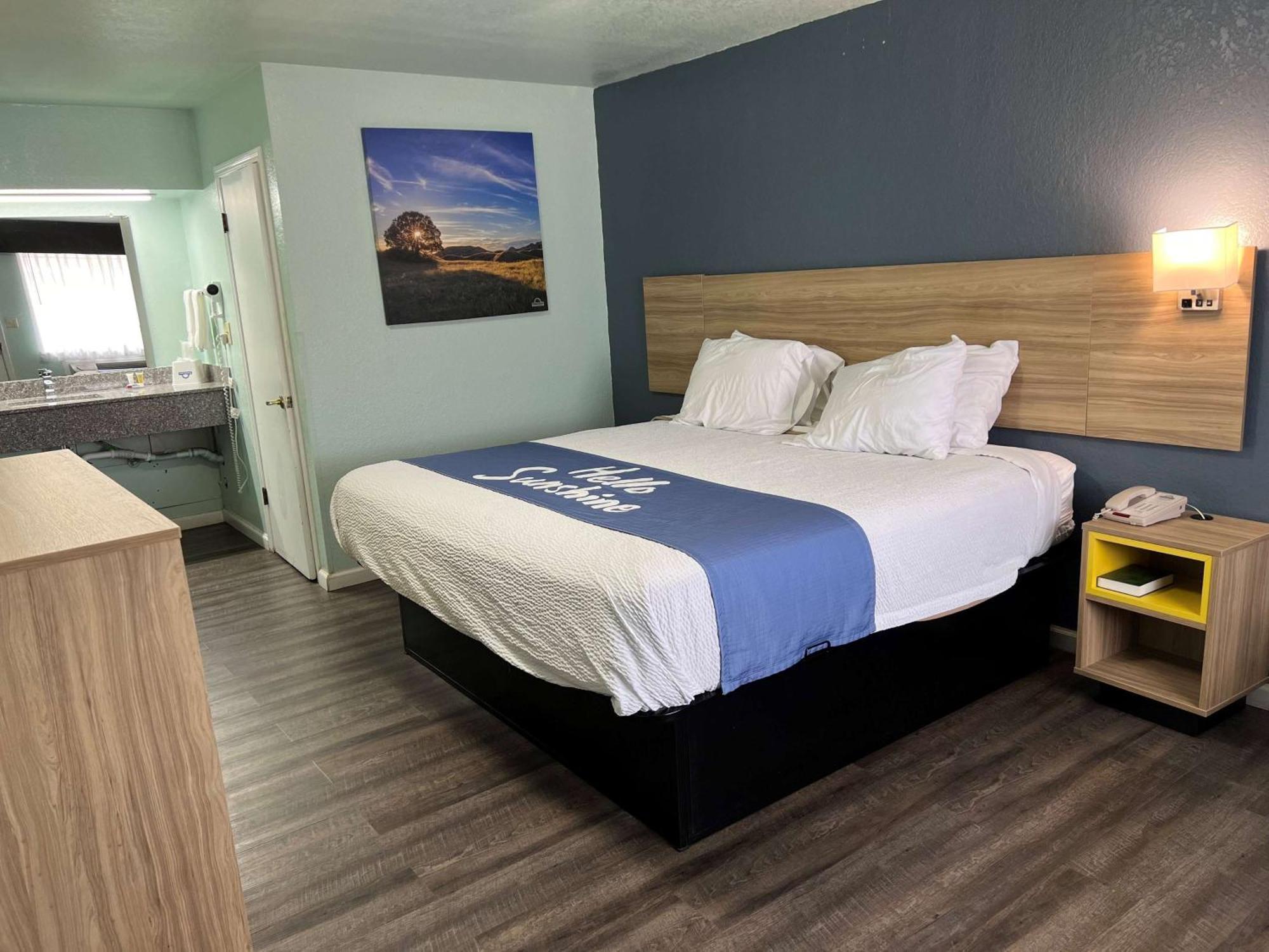 Days Inn By Wyndham Pratt Buitenkant foto