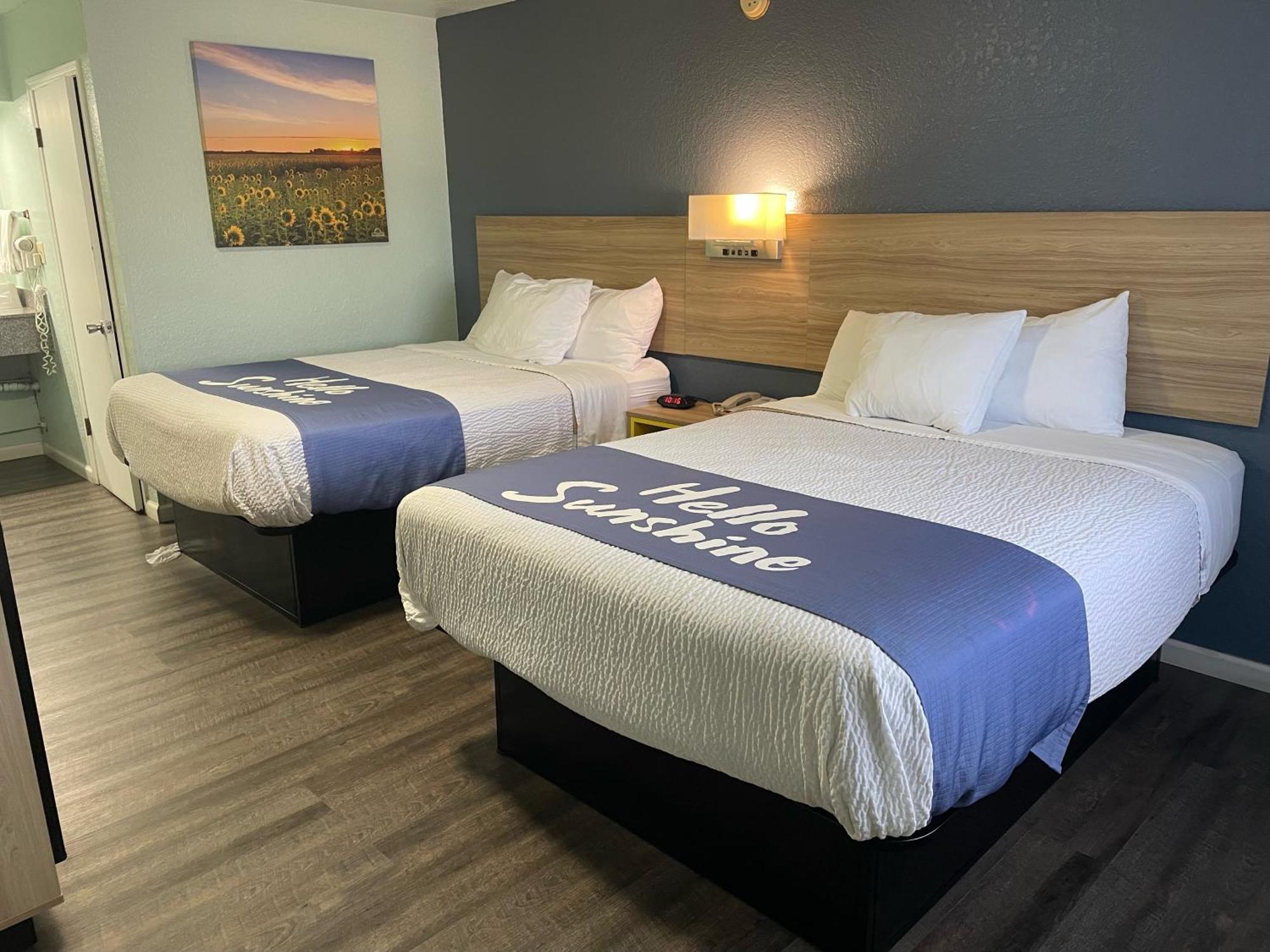 Days Inn By Wyndham Pratt Buitenkant foto