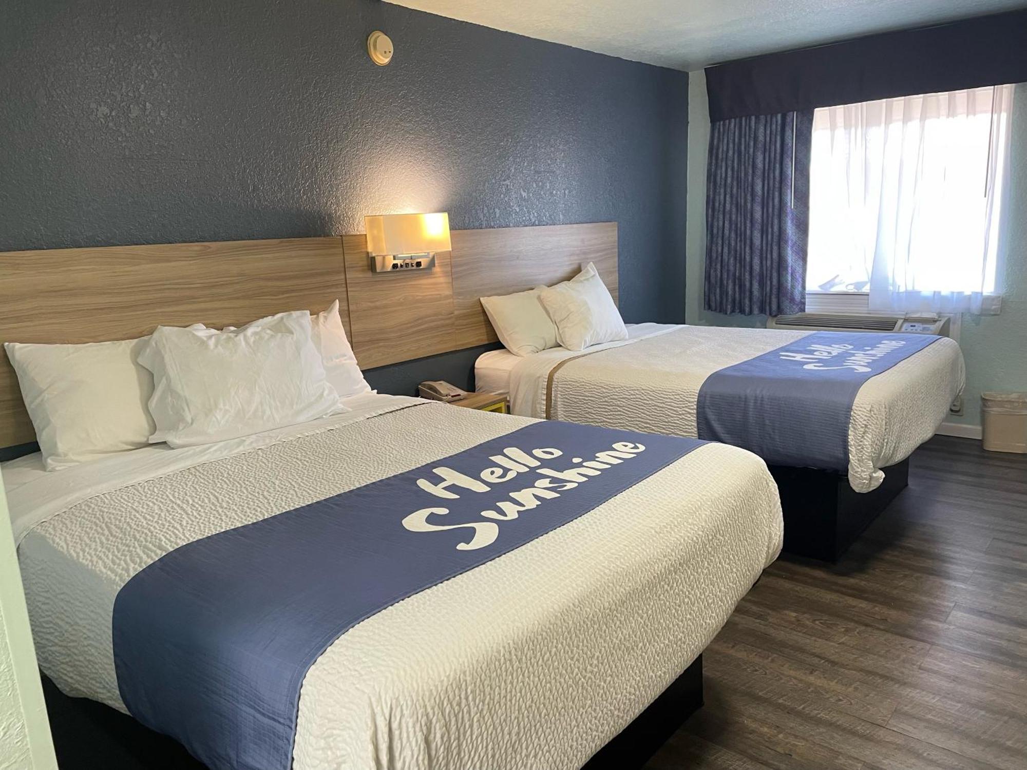 Days Inn By Wyndham Pratt Buitenkant foto